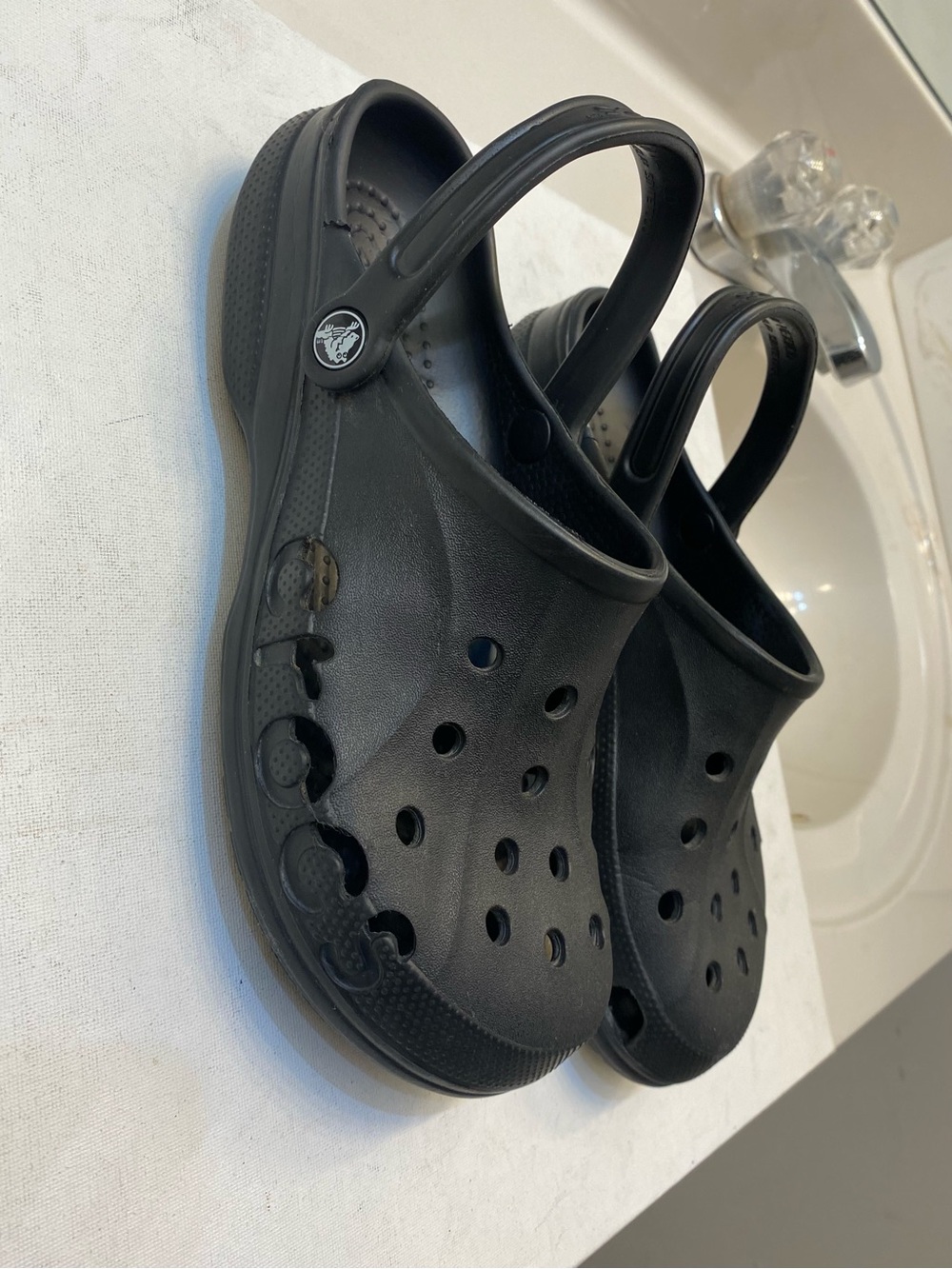 CROCS Classic Black Unisex Clogs - Picture 3 of 9